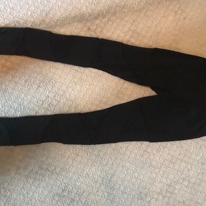 These are Showpo leggings size small.